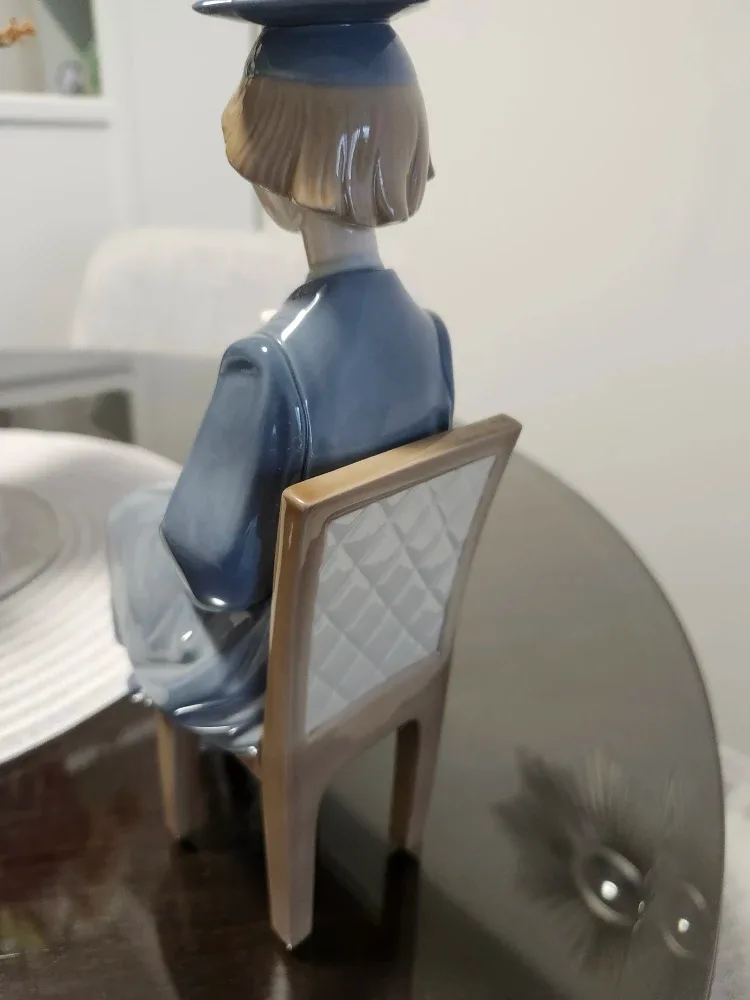 LLADRO FIGURINE GRADUATE GIRLON CHAIR image indicator(2)