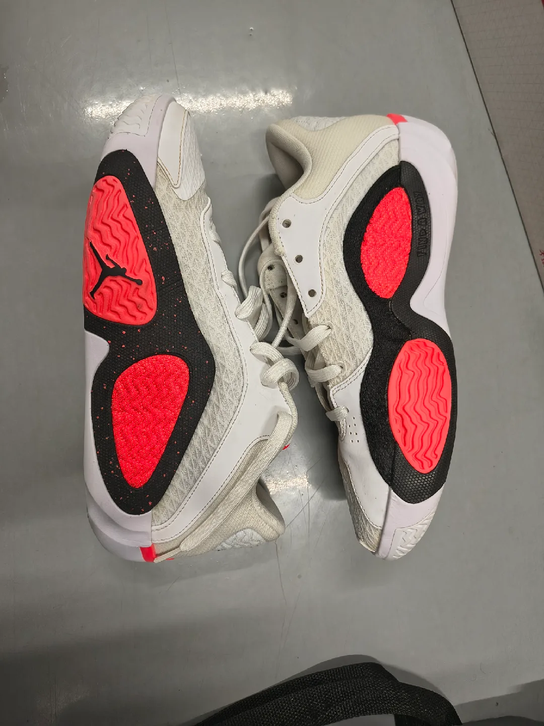 2024 Air Jordan Tatum 2 'Red Cement size 8.5 Men