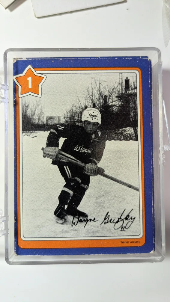 Wayne Gretzky Hockey Cards - Various Years & Teams image indicator(3)