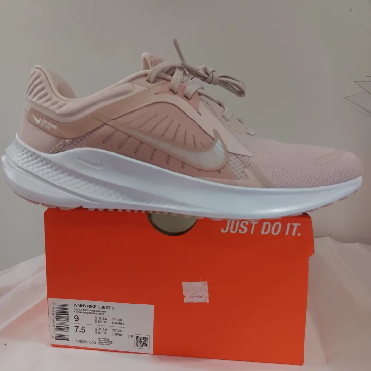 Nike Quest 5 Women's Running Shoes Size 9 image indicator(2)