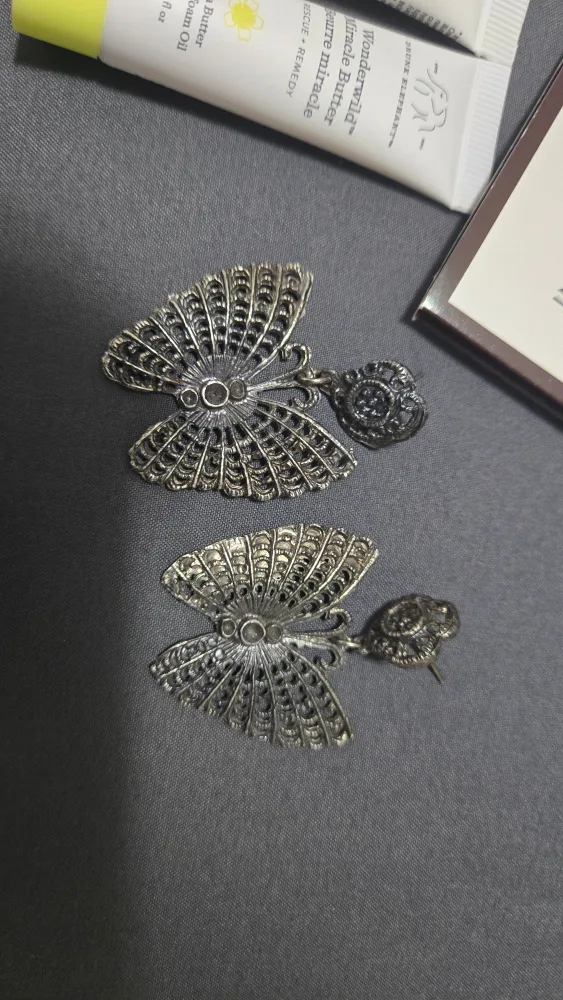 Mixed Beauty Lot - Makeup, Skincare, Fragrance Samples & More! image indicator(7)