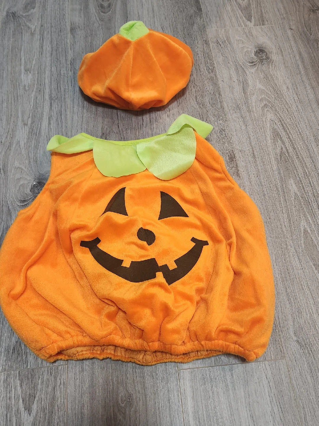 Pumpkin costume thumbnail