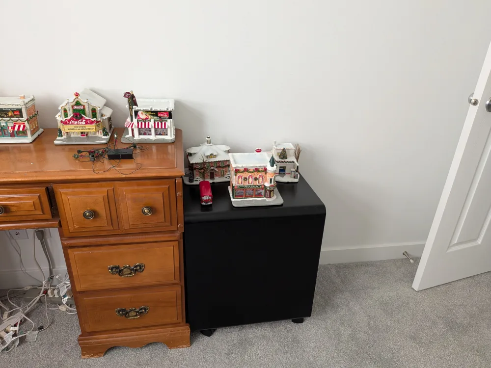 Coca-Cola & Holiday Village Buildings image indicator(2)