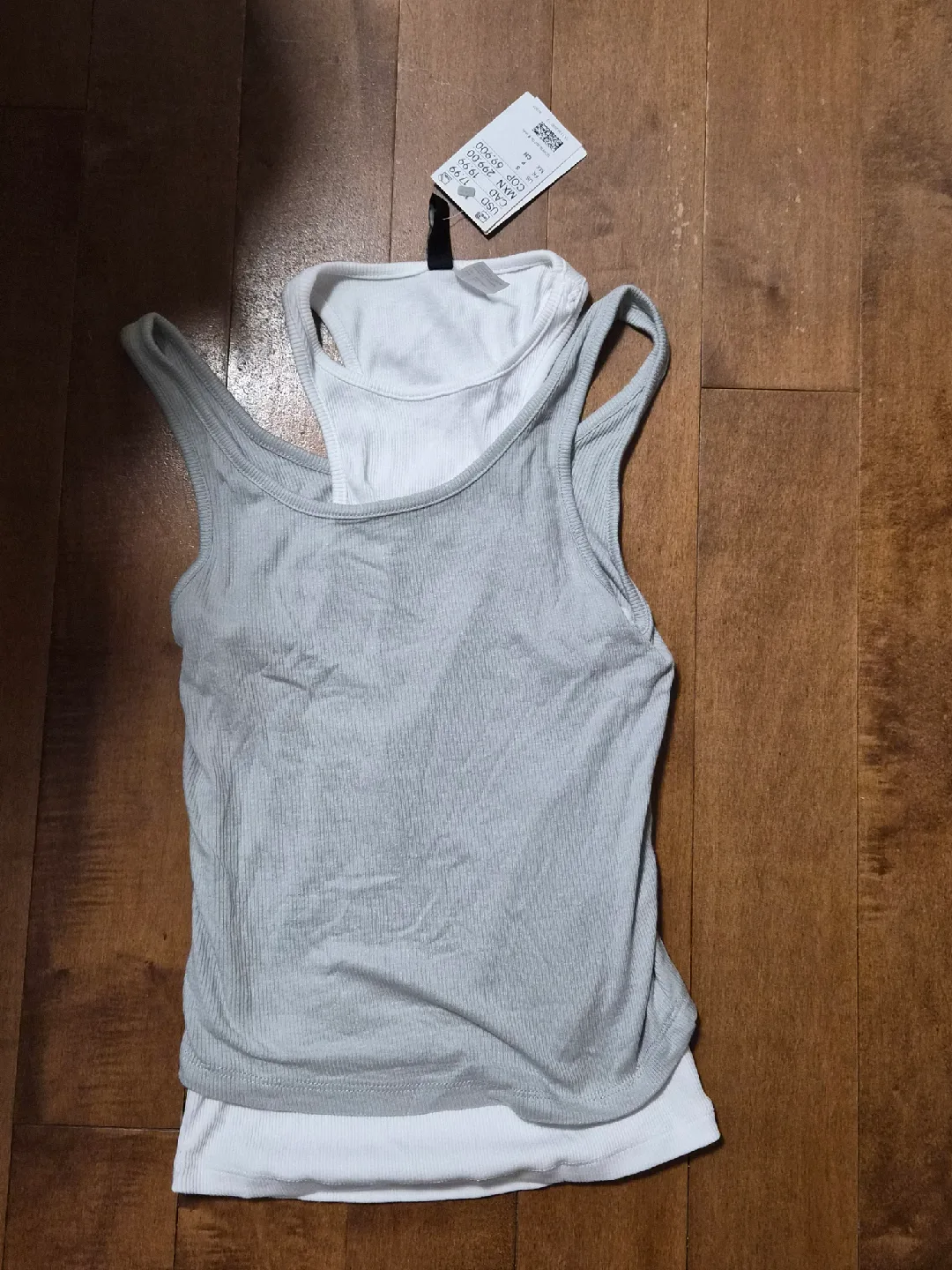 Assorted Tank Tops XS image indicator(2)