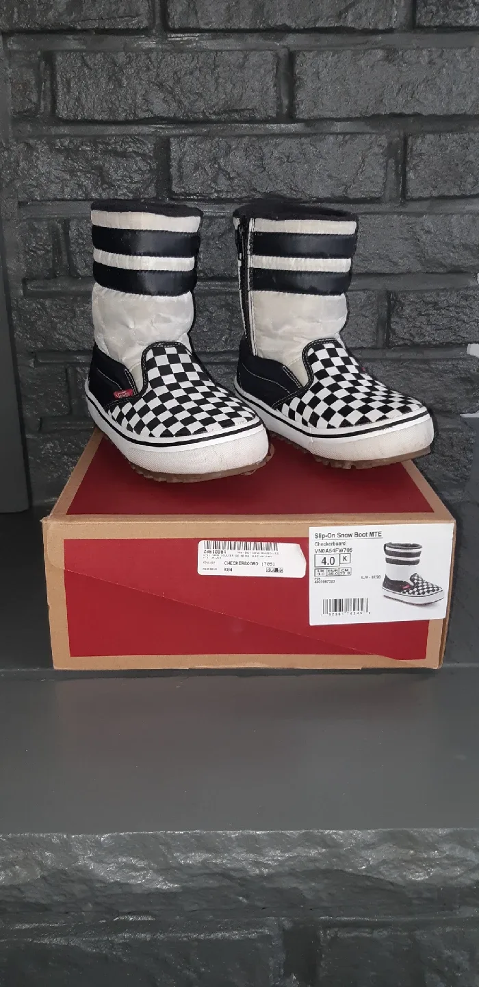 Vans Slip-On Snow Boot MTE Size 4 Kids image indicator(2)