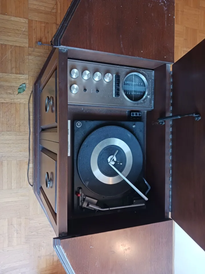 Deilcraft Milford Record Player Cabinet image indicator(2)