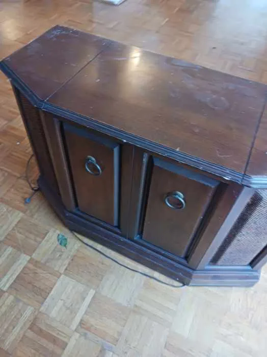 Deilcraft Milford Record Player Cabinet image indicator(3)