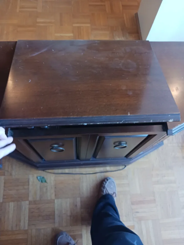 Deilcraft Milford Record Player Cabinet image indicator(4)