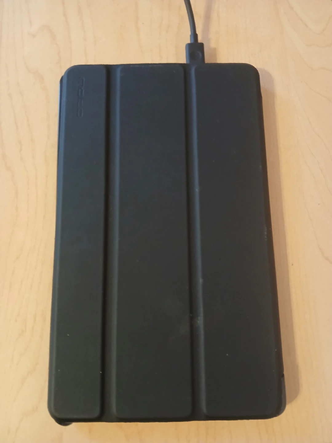 Black tablet with a charger - photo 3