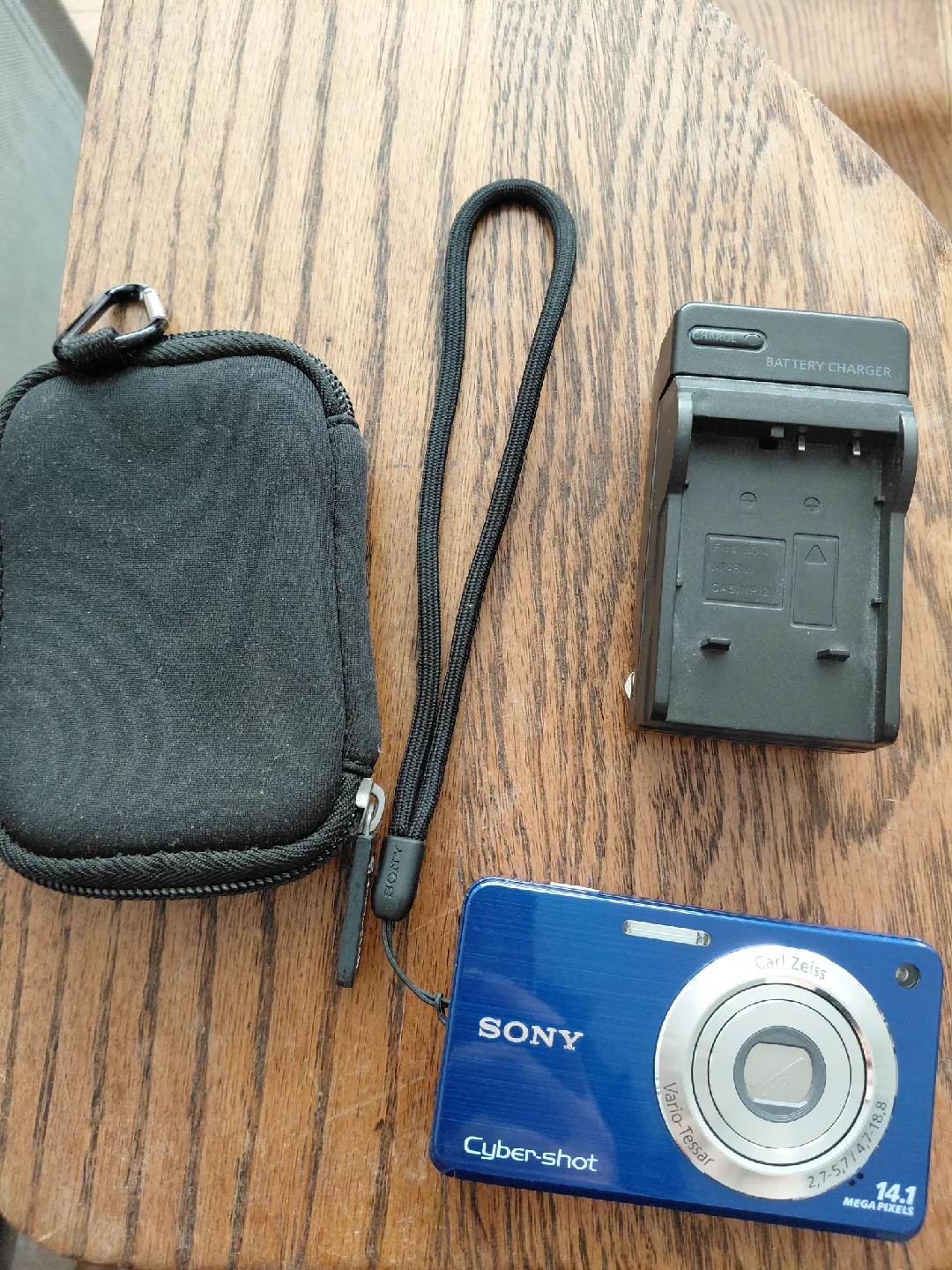 Sony Cybershot Digital Camera - Blue 🥕🥕🥕
