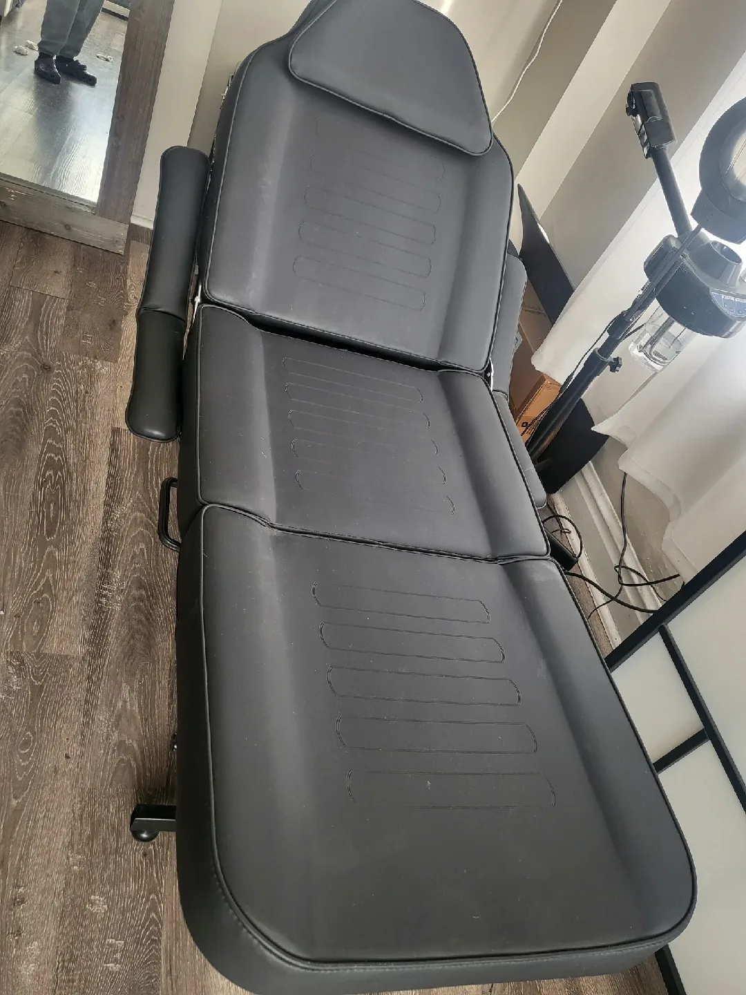 Black Adjustable Facial/Tattoo Bed image indicator(4)