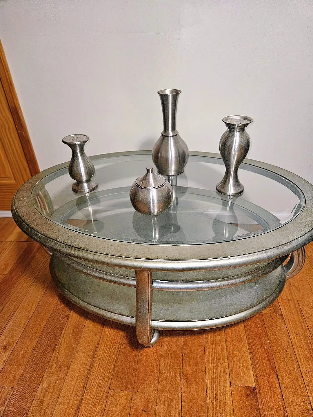 🟢 Glass Top Coffee Table with Silver Vases image indicator(2)