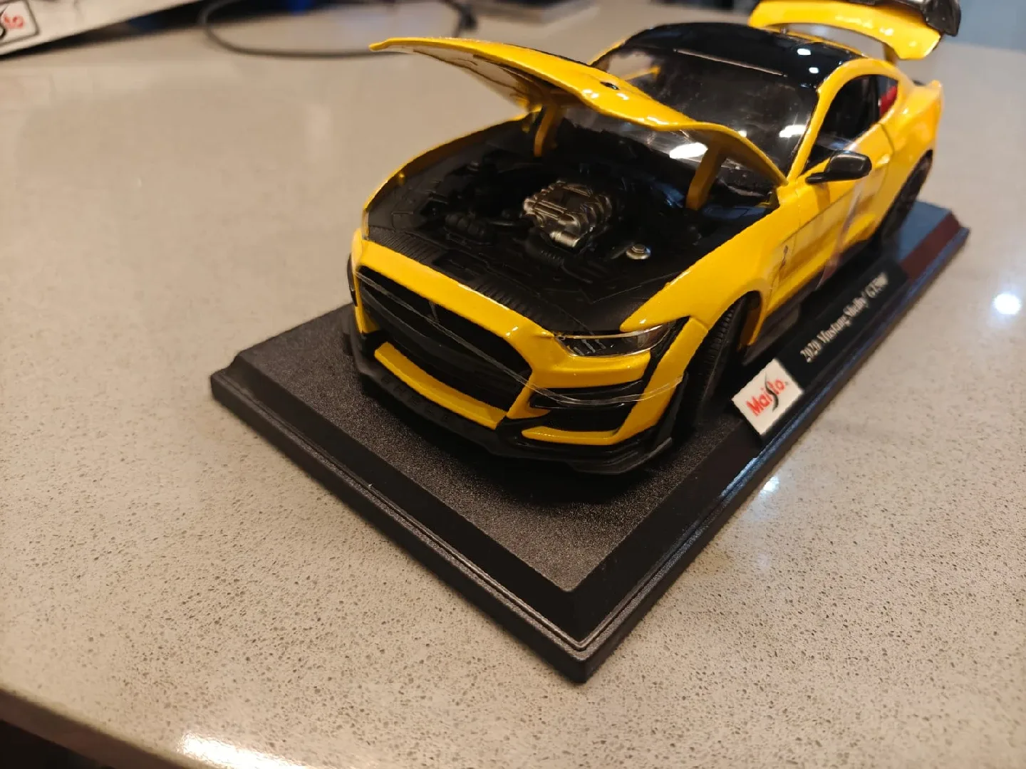 Maisto 2020 Mustang Shelby GT500 1:18 Scale image indicator(2)