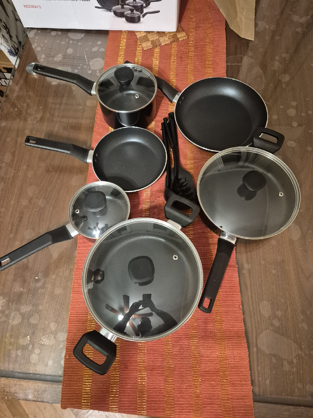 NutriChef 12-Piece Nonstick Cookware Set - New in Box!