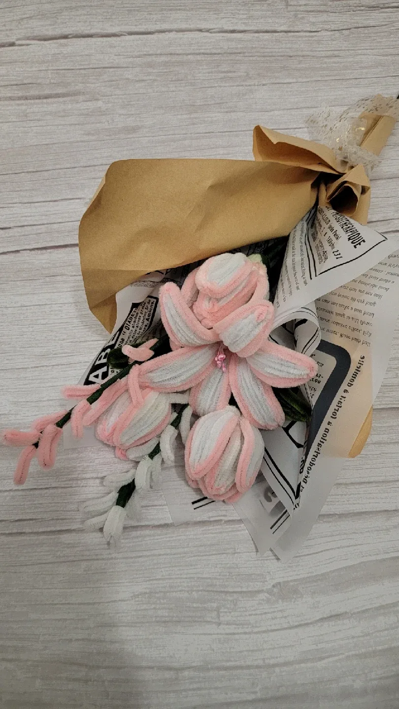 Handmade Pink & White Pipe Cleaner Flower Bouquet image indicator(3)