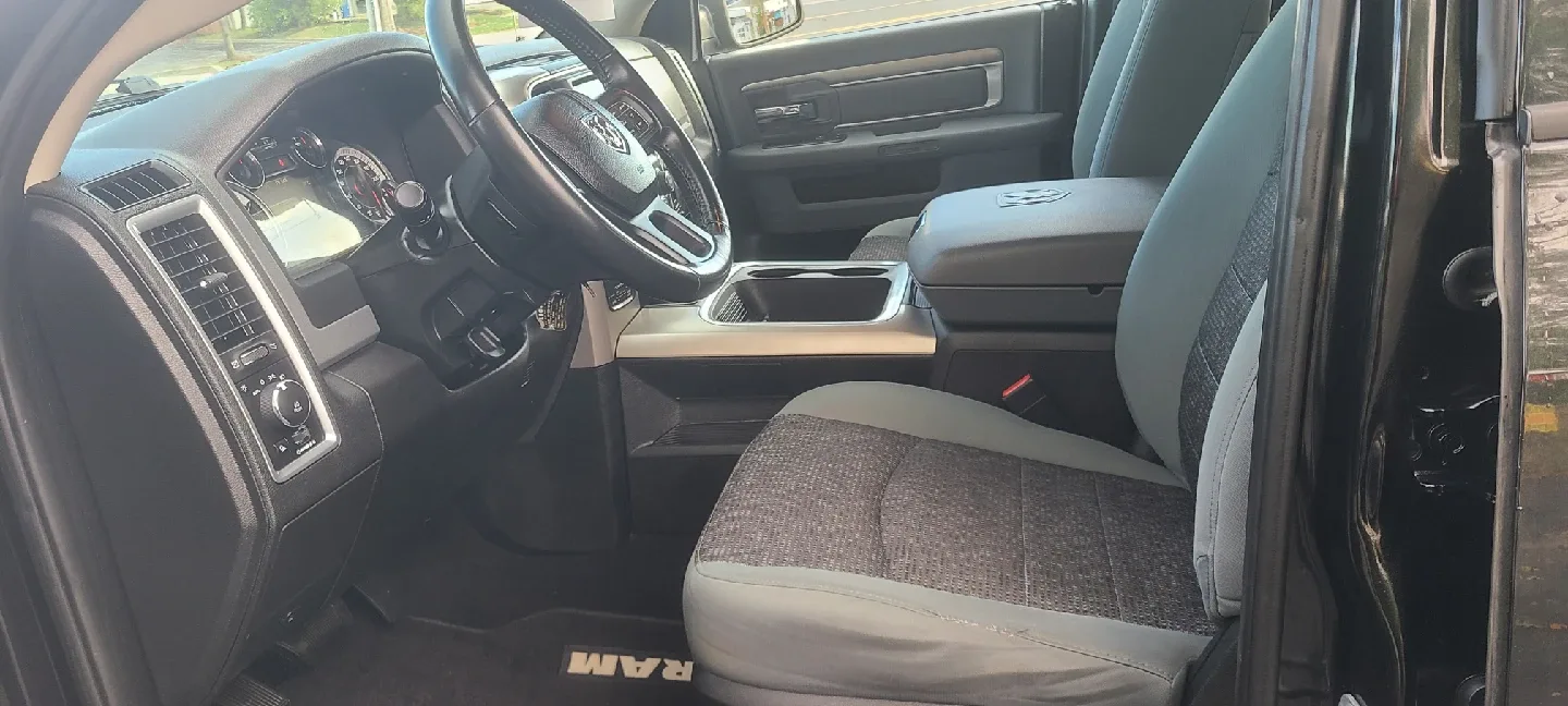 2018 RAM 1500 SLT image indicator(7)