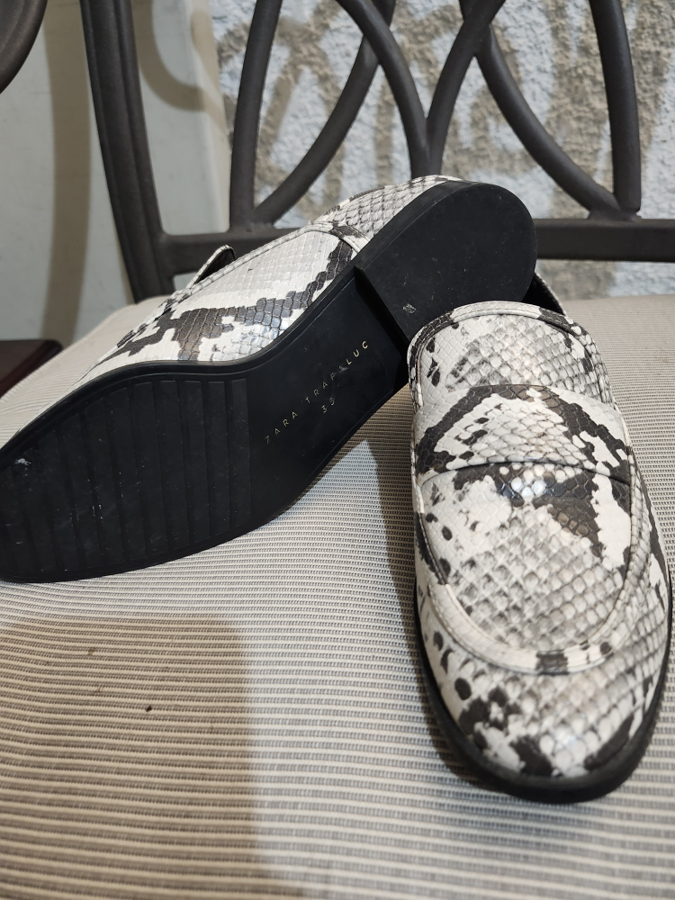 Zara Trafaluc Snakeskin Loafers, Size 35 - photo 2