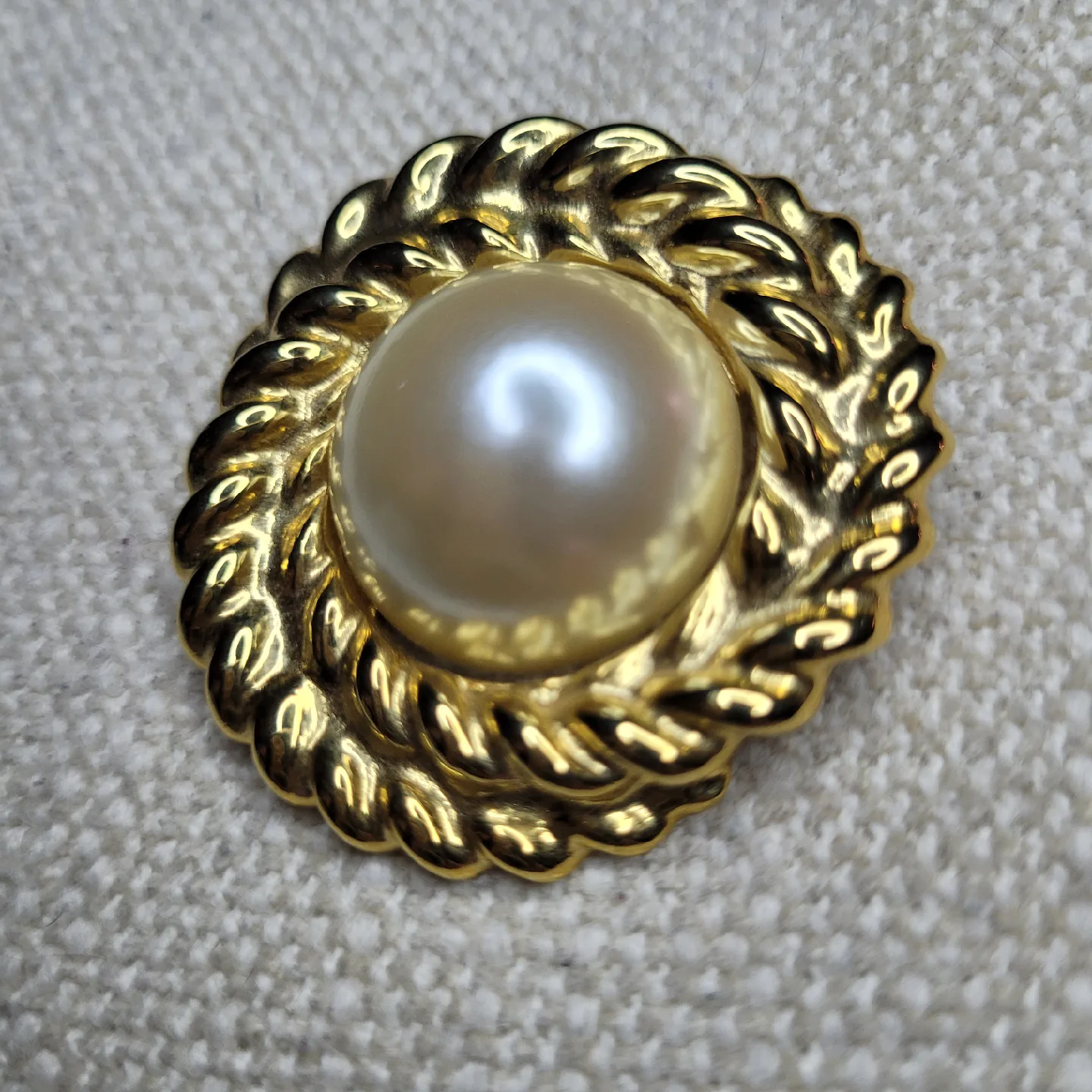 Vintage Fashion Brooch Brand New Condition image indicator(4)