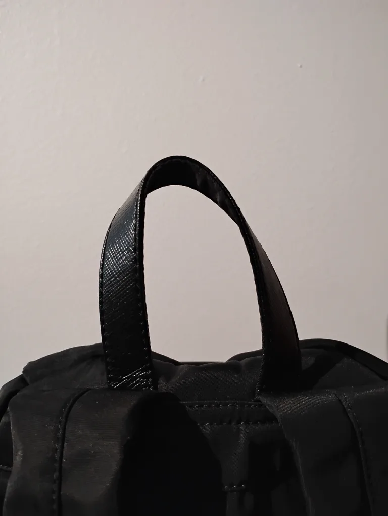 (Like New) Women's small backpack image indicator(5)