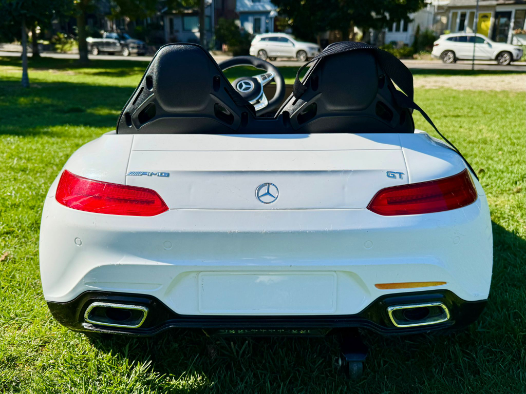 Mercedes-Benz AMG GT Kids Ride On Car - White - photo 4