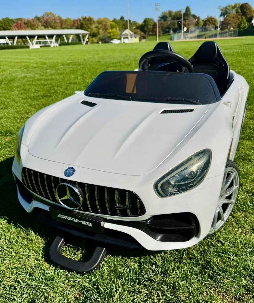 Mercedes-Benz AMG GT Kids Ride On Car - White image indicator(8)