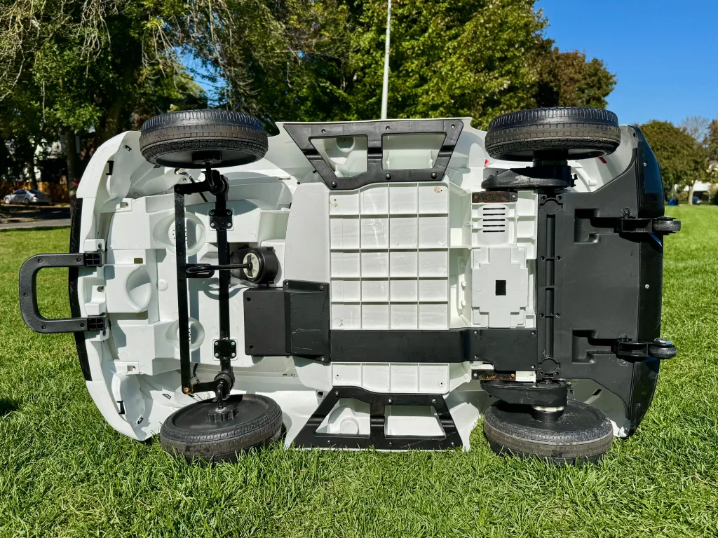 Mercedes-Benz AMG GT Kids Ride On Car - White image indicator(10)