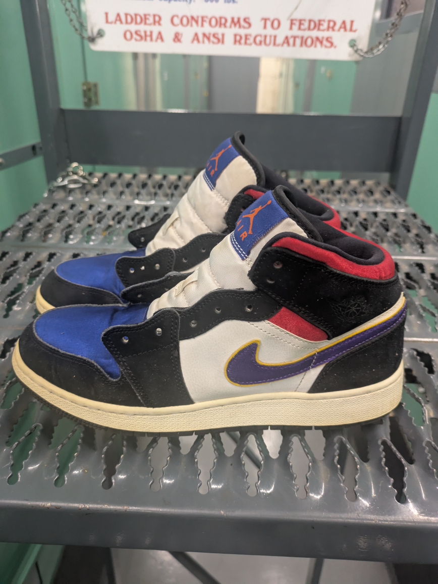 Air Jordan 1 Mid SE Size 7Y - photo 2