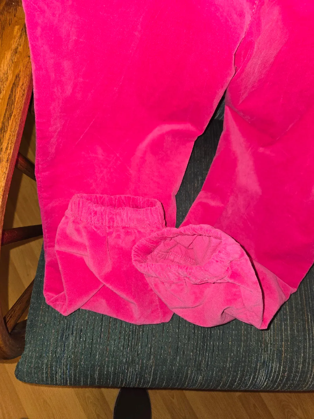 Tinseltown Pink Velvet Pants - Size M image indicator(4)