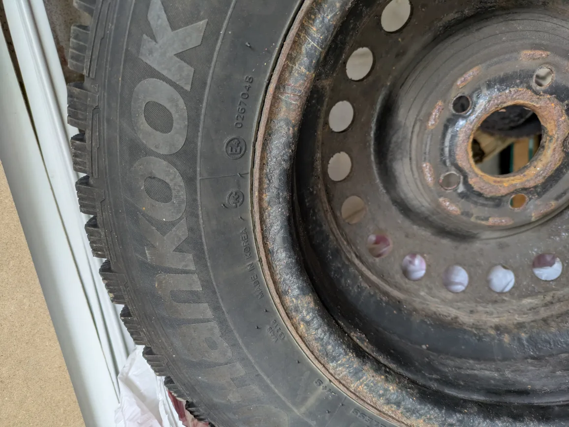 Hankook Winter i*Pike RS 205/65R15 Winter Tires on rims image indicator(4)