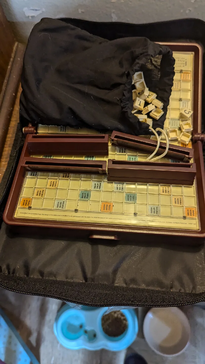 Scrabble Crossword Game - Game Folio Edition image indicator(4)