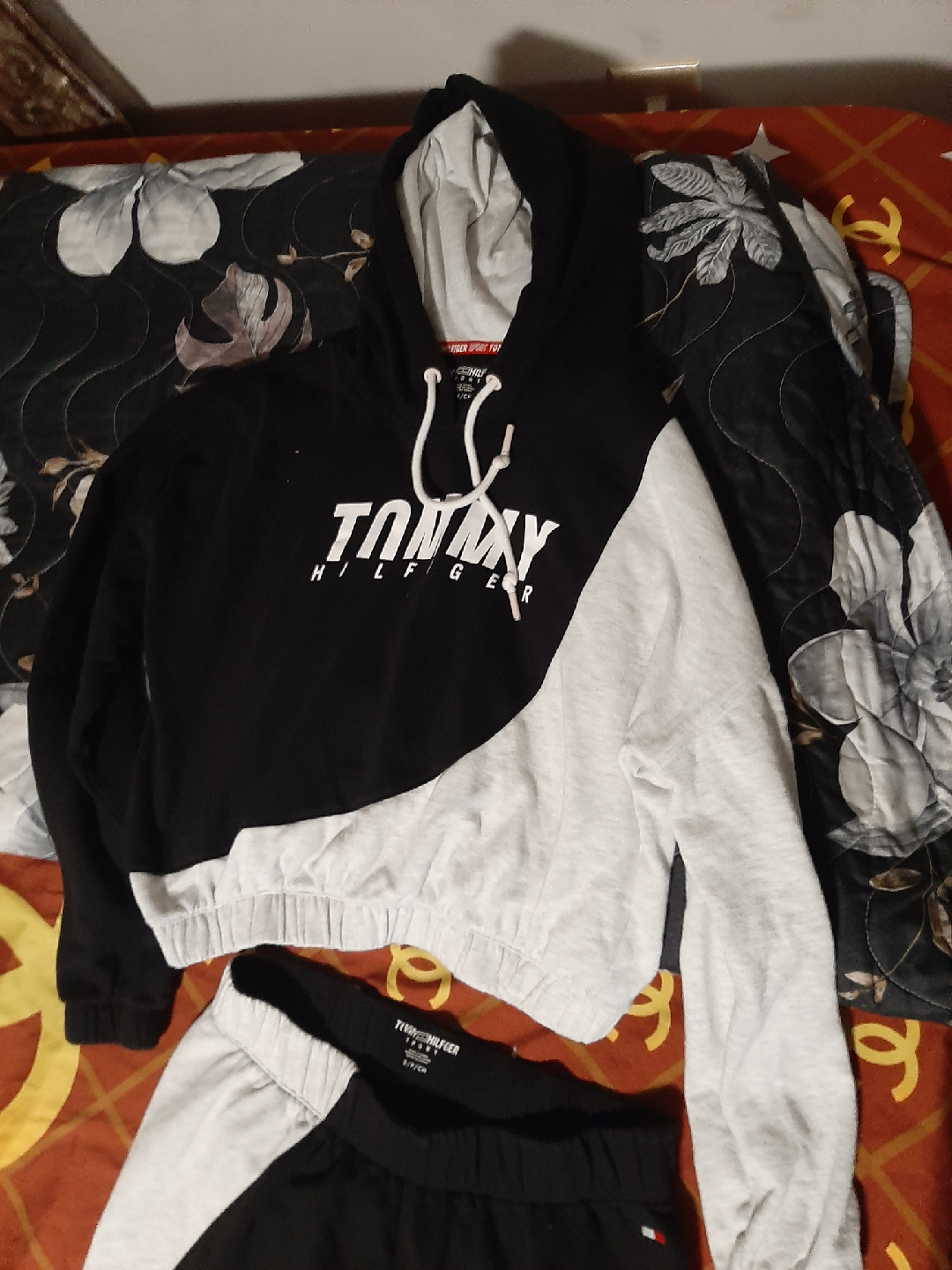 Tommy Hilfiger Sport Set - Size Small - photo 3