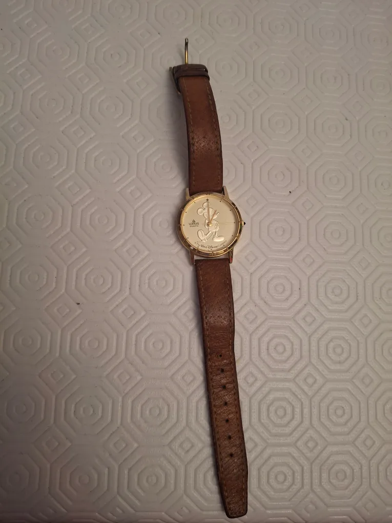 Lorus Disney Mickey Mouse Quartz Watch image indicator(2)