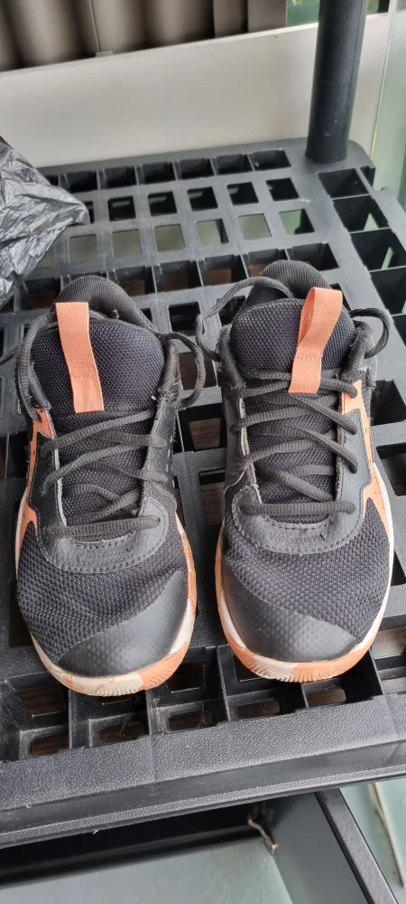 Under Armour Kids' Shoes - Size 3Y thumbnail