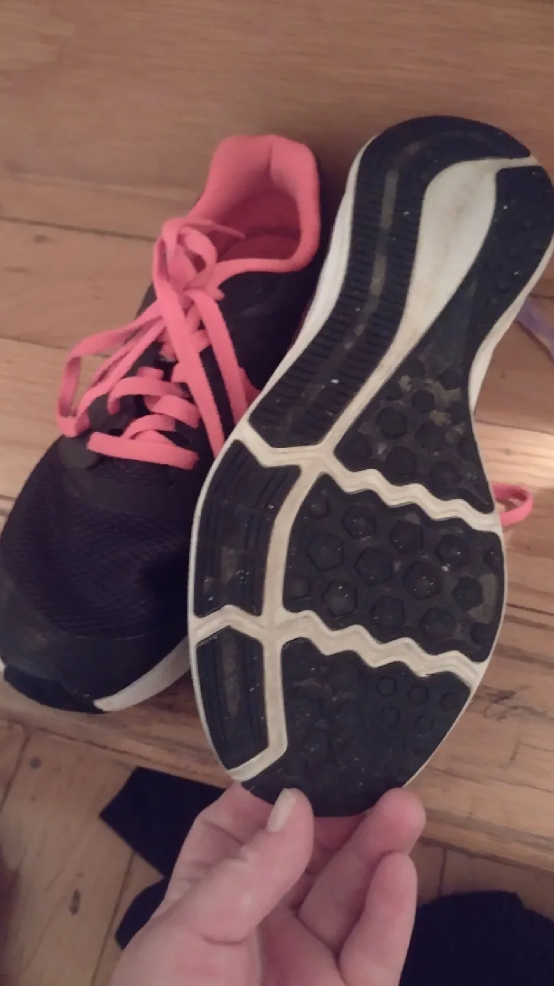 Nike Downshifter 7 Youth Running Shoes - Size 3.5 image indicator(2)