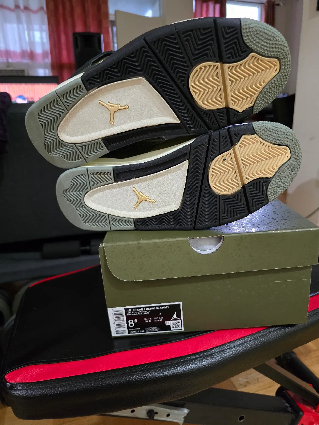 Air Jordan 4 Retro SE Craft olive green size 8.5 image indicator(9)