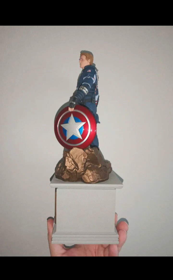 Captain America Statue - Marvel's Avengers 2020 image indicator(2)