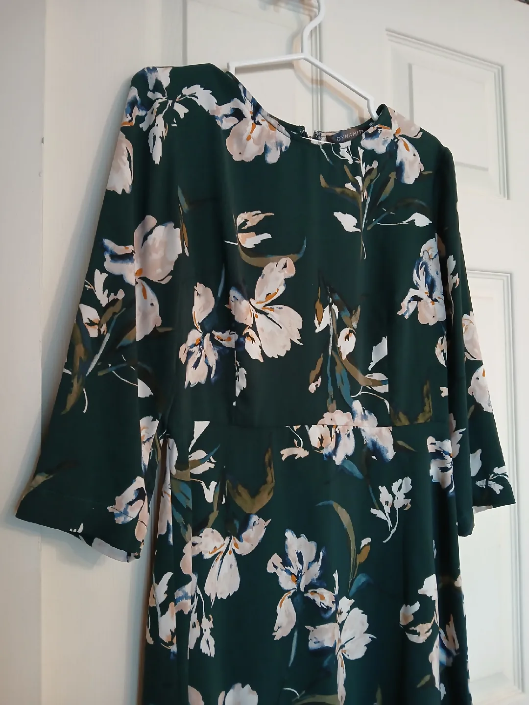 🆓️DYNAMITE dark green floral dress, size medium (M) 🥕#freecycle image indicator(2)