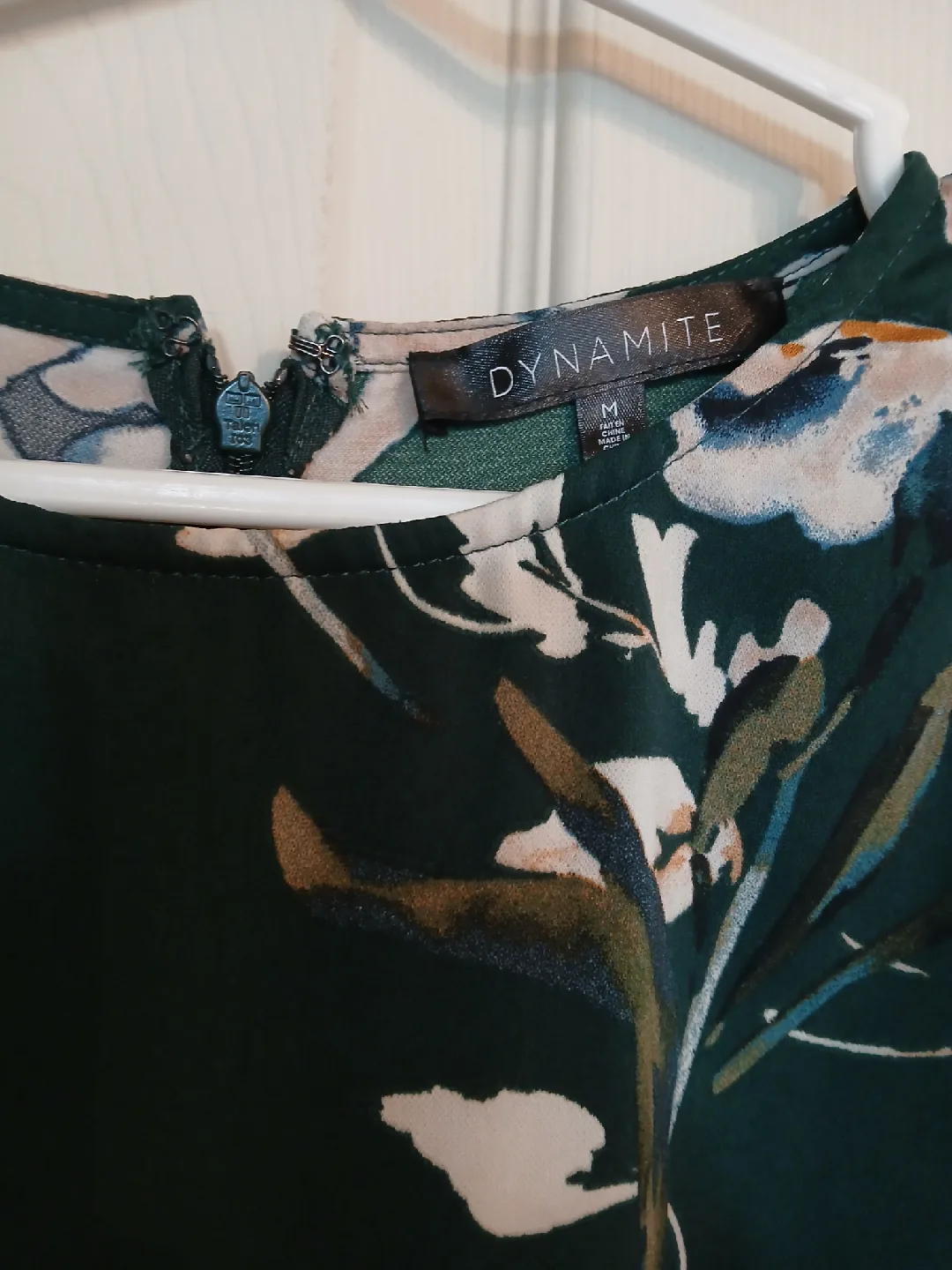 🆓️DYNAMITE dark green floral dress, size medium (M) 🥕#freecycle image indicator(4)