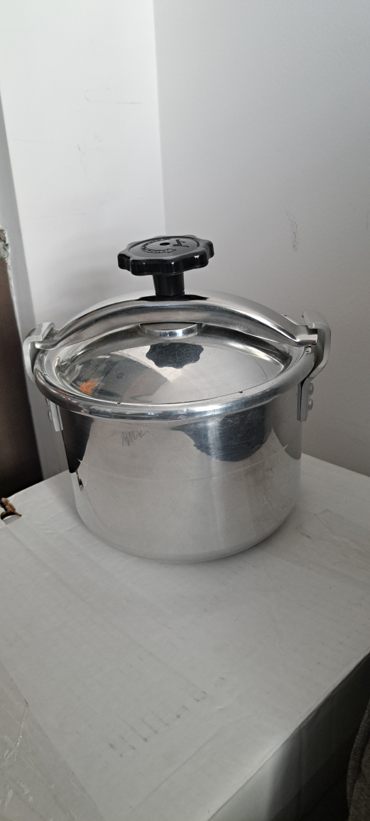 OVER THE STOVE PRESSURE COOKER