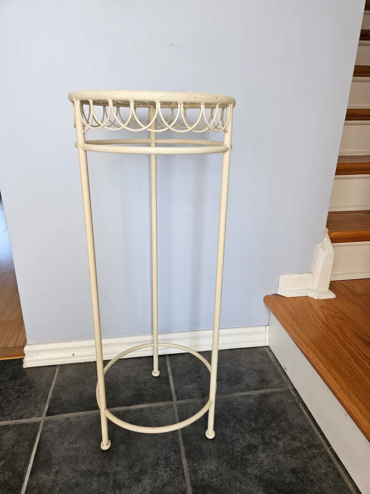 Cream Metal Plant Stand thumbnail