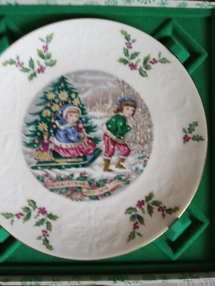 Christmas Collector's Plates thumbnail