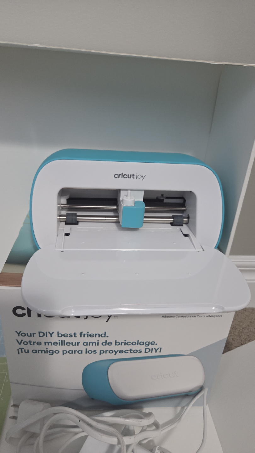 Cricut Joy Cutting Machine with Box and mats