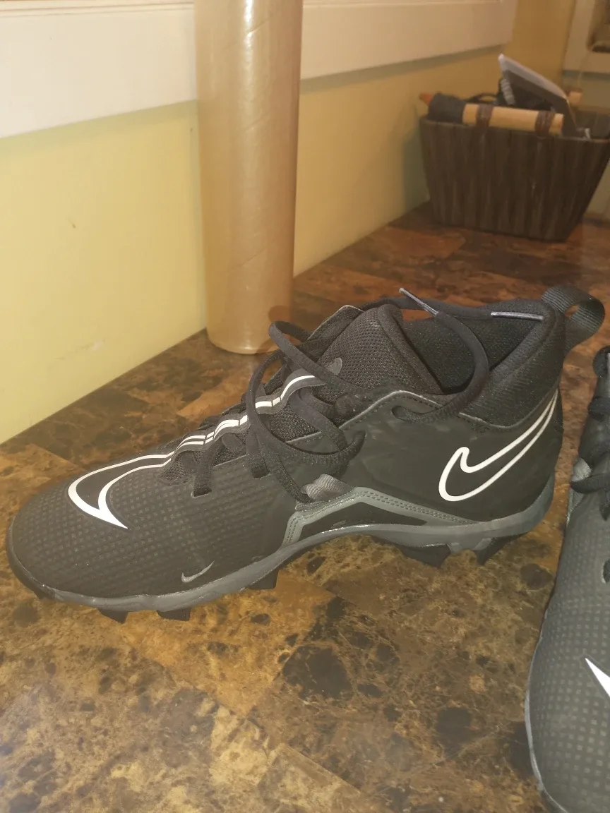 Nike Football Cleats image indicator(2)