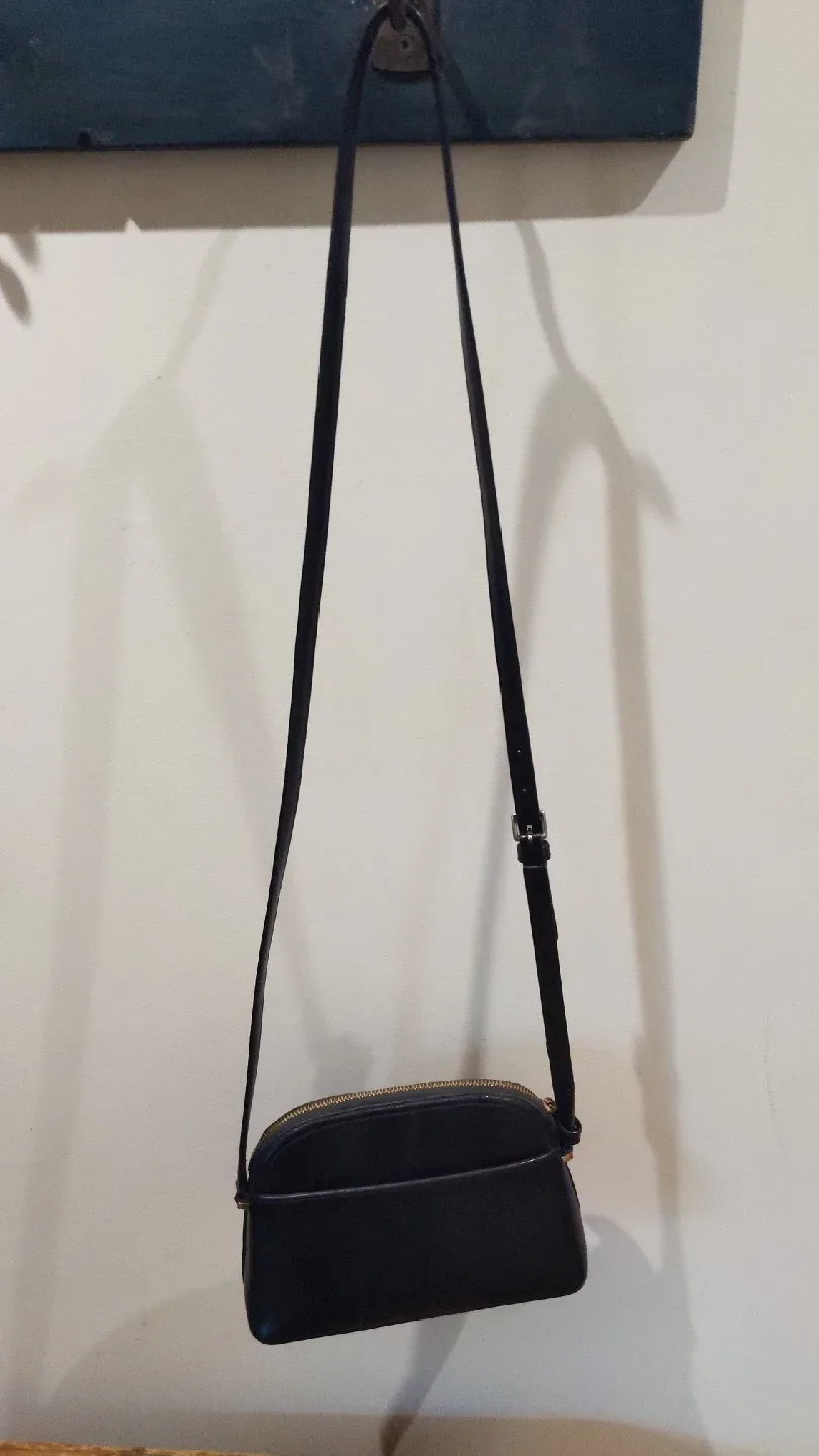 Kate Spade Black Crossbody Bag image indicator(4)