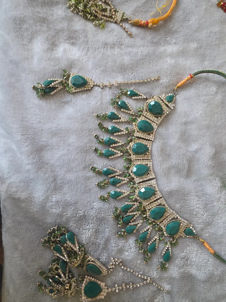 Green Stone Jewellery Set thumbnail