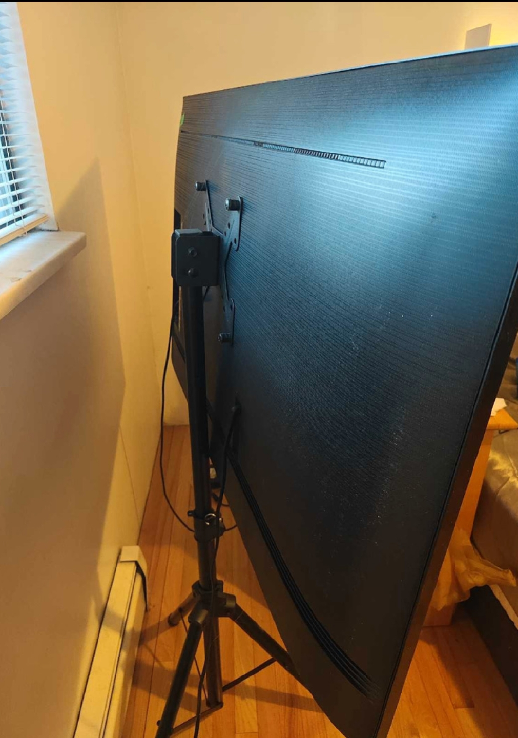 Moving sale Samsung 50” Display with stand - photo 2