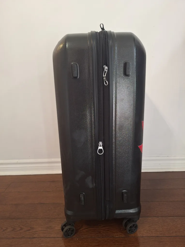 Samsonite large Suitcase with Maple Leaf Design image indicator(4)
