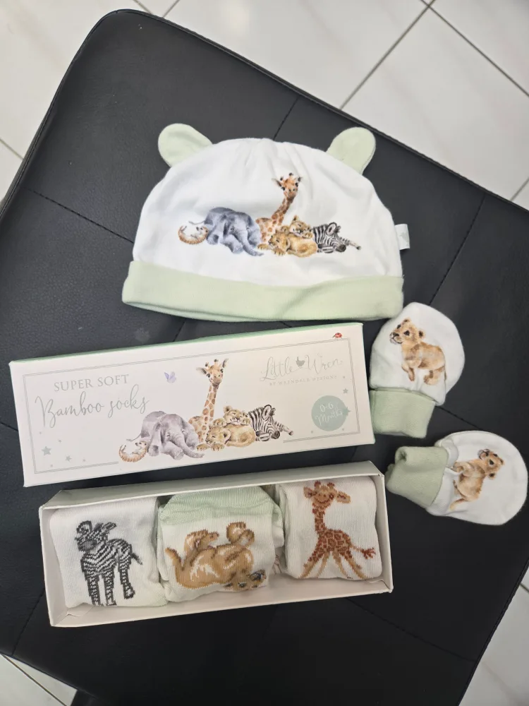 Little Wren Baby Socks, Hat & Mittens Set (0-6 Months) thumbnail