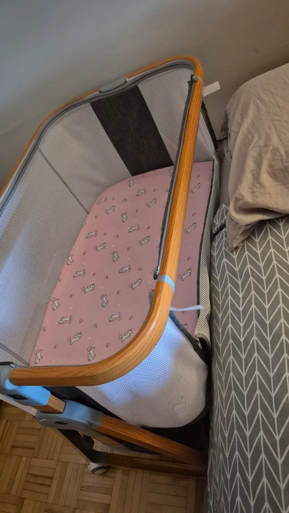 Baby Bedside  Bassinet - Like New Condition image indicator(2)