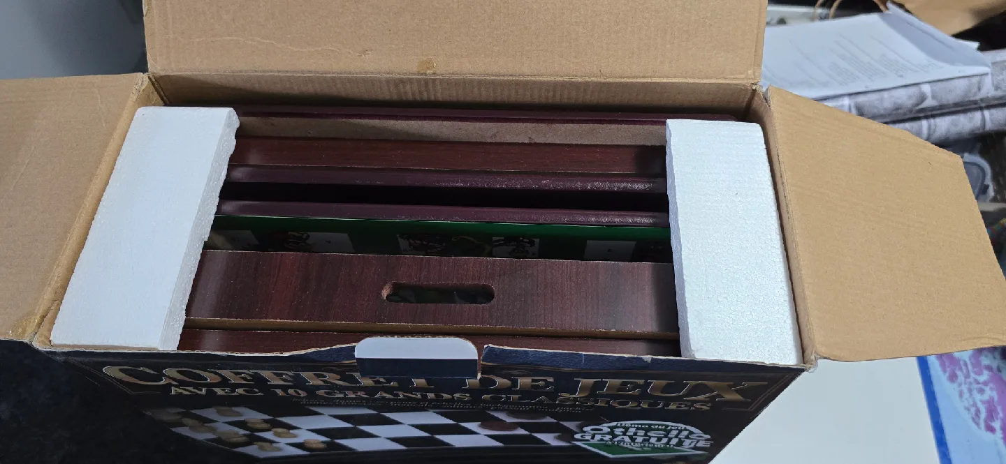 Traditions Game House with 10 Classic Games image indicator(3)